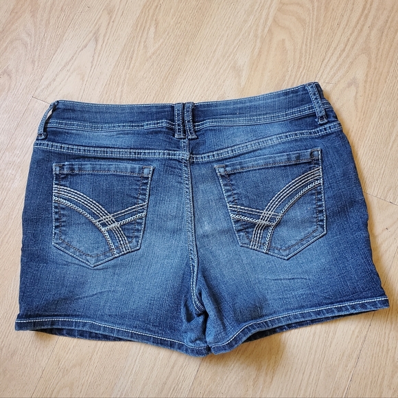 A.n.a Denim Jean Shorts, Size 10 - Picture 2 of 6